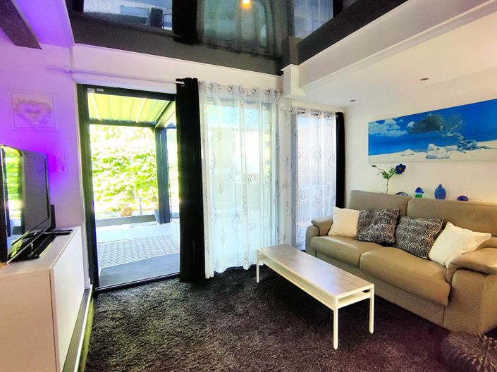 Image No.17-5 Bed House for sale