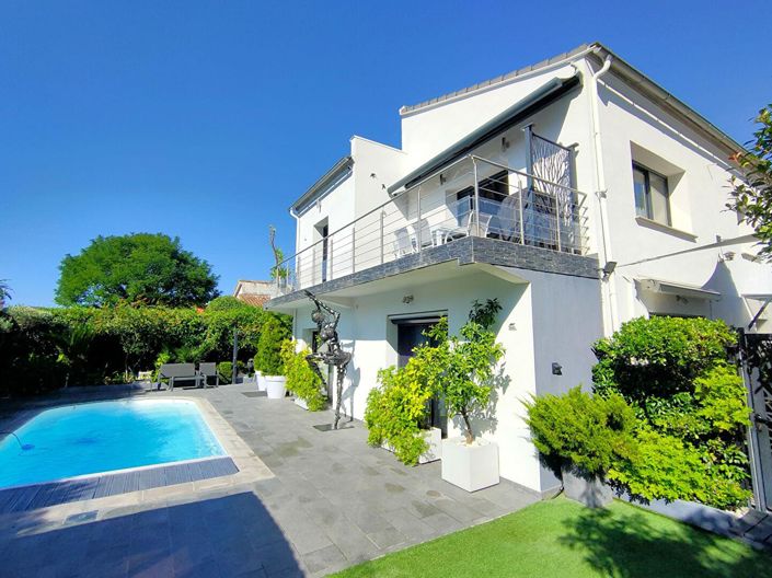 Image No.2-5 Bed House for sale