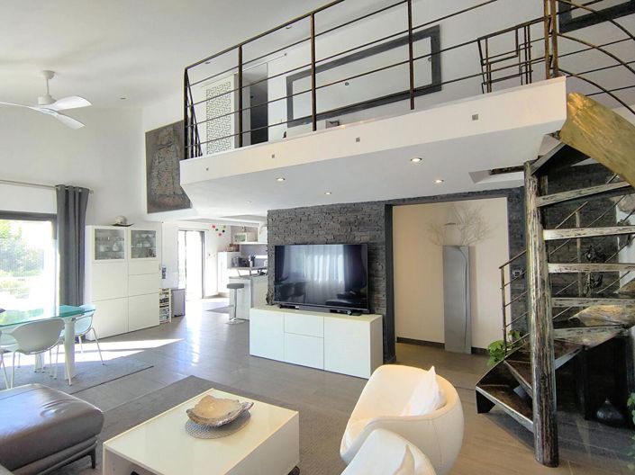 Image No.3-5 Bed House for sale