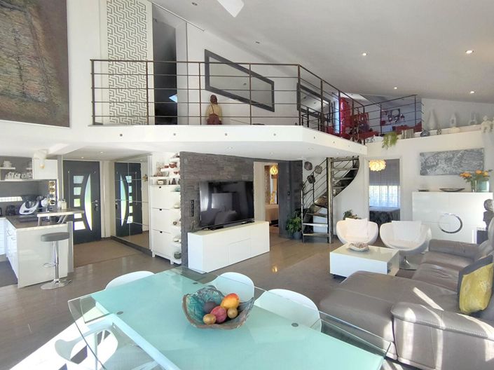 Image No.5-5 Bed House for sale