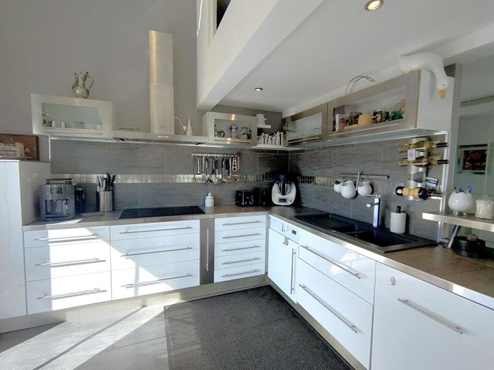 Image No.6-5 Bed House for sale