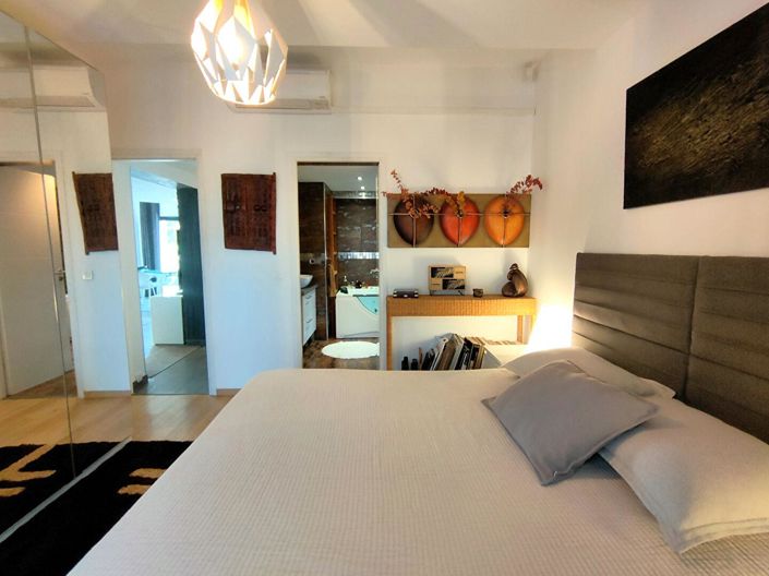 Image No.9-5 Bed House for sale