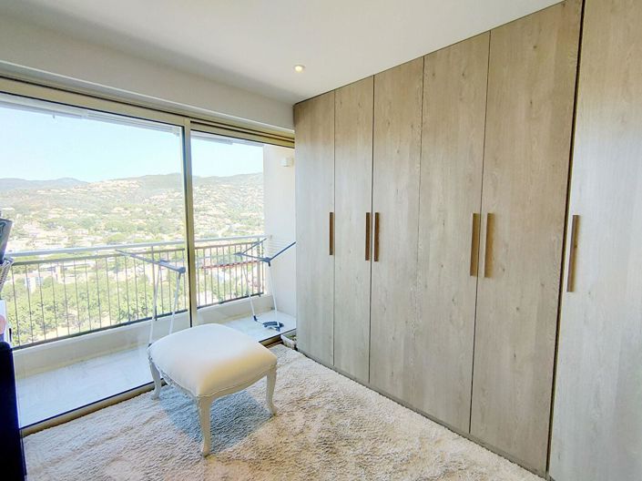 Image No.11-4 Bed Property for sale