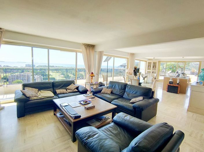 Image No.4-4 Bed Property for sale