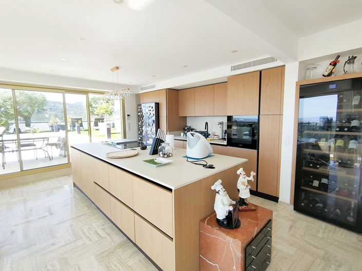 Image No.5-4 Bed Property for sale