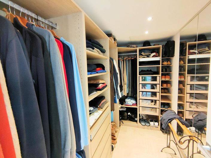 Image No.8-4 Bed Property for sale