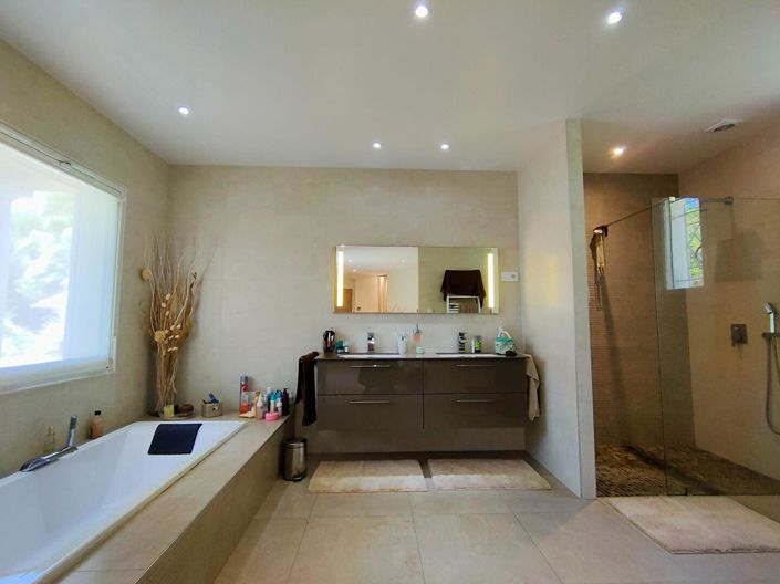 Image No.10-3 Bed House for sale