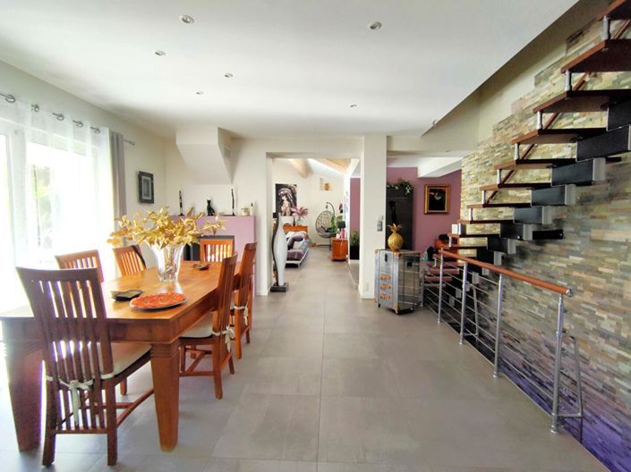 Image No.8-3 Bed House for sale