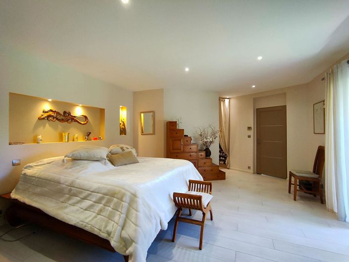 Image No.9-3 Bed House for sale