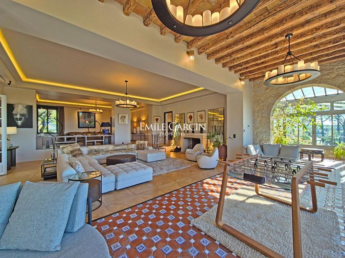 Image No.6-11 Bed Property for sale