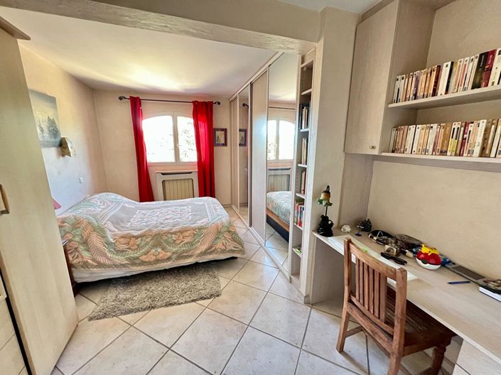 Image No.11-5 Bed House for sale