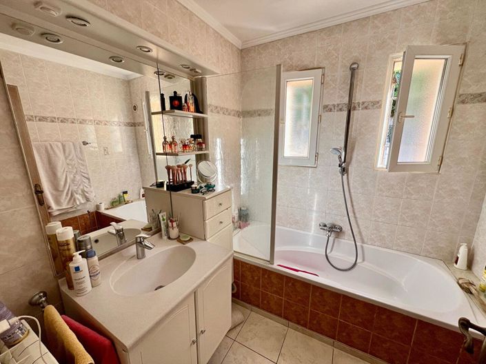 Image No.12-5 Bed House for sale