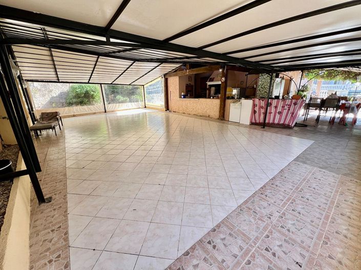 Image No.6-5 Bed House for sale