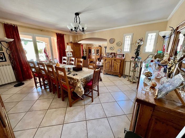 Image No.7-5 Bed House for sale