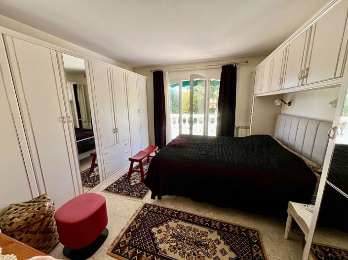 Image No.9-5 Bed House for sale