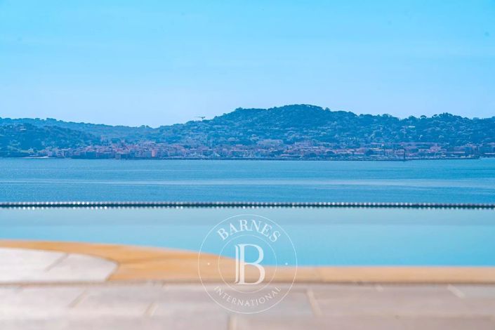 Image No.5-5 Bed House for sale