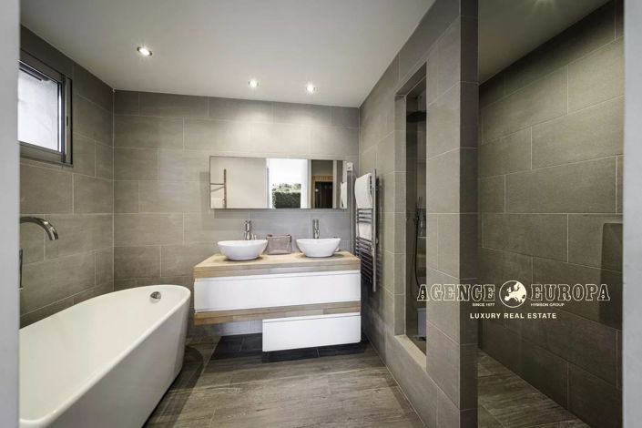 Image No.10-3 Bed House for sale