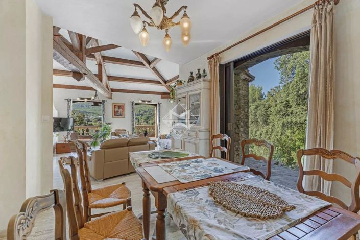 Image No.10-7 Bed House for sale