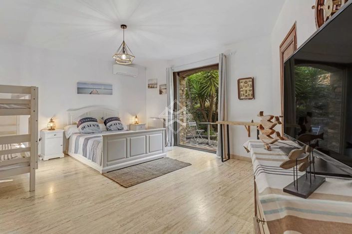 Image No.14-7 Bed House for sale