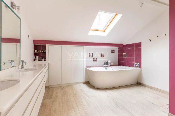 Image No.15-5 Bed House for sale