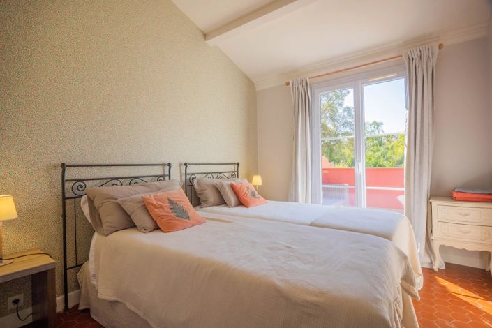 Image No.10-3 Bed House for sale