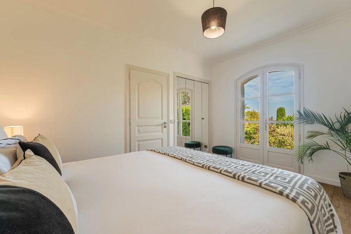 Image No.10-5 Bed House for sale