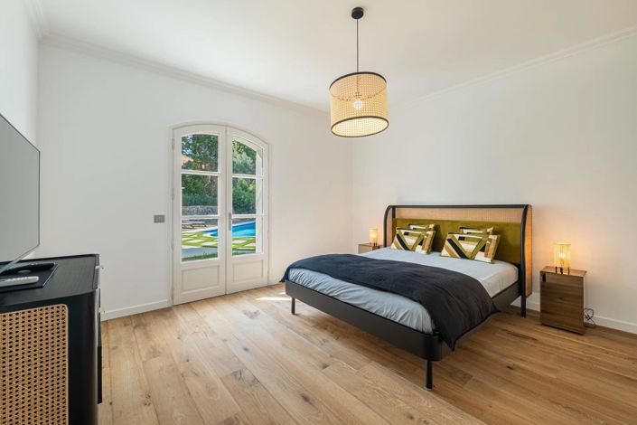 Image No.12-5 Bed House for sale