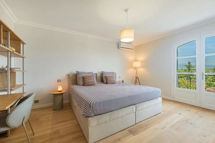 Image No.17-5 Bed House for sale