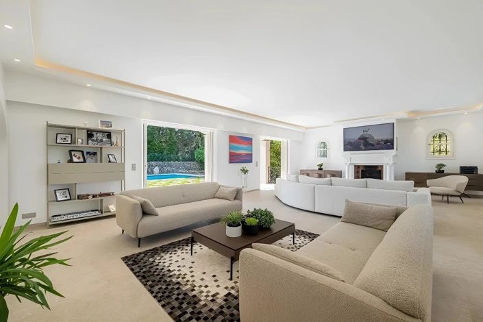 Image No.3-5 Bed House for sale