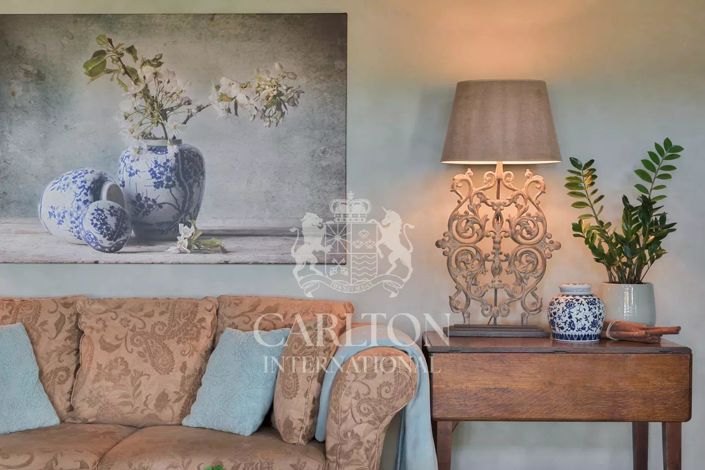 Image No.12-6 Bed House for sale