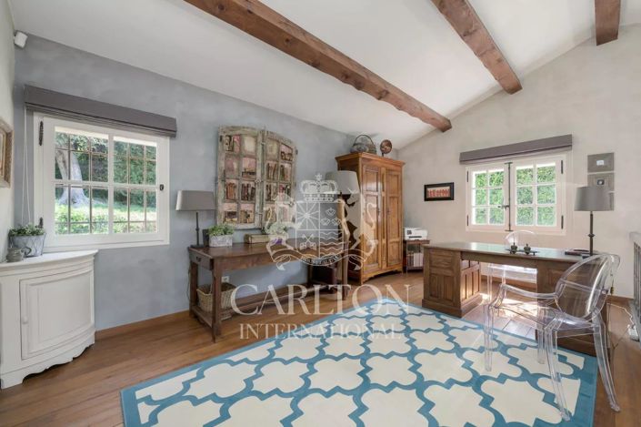 Image No.18-6 Bed House for sale