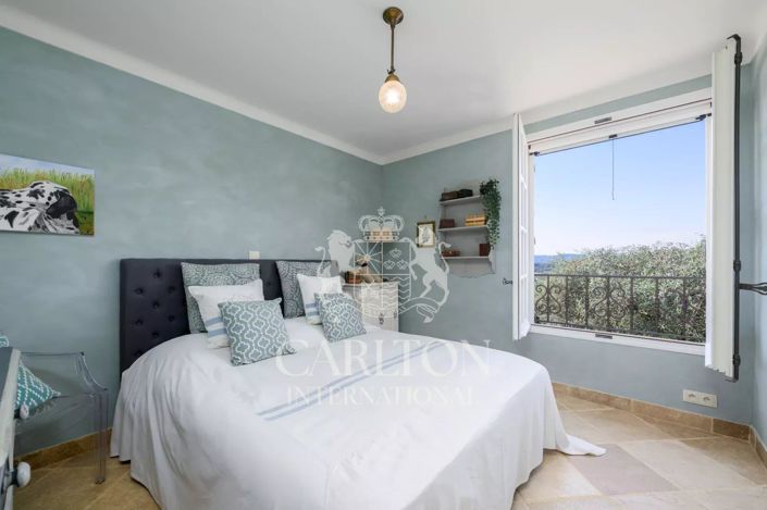 Image No.24-6 Bed House for sale