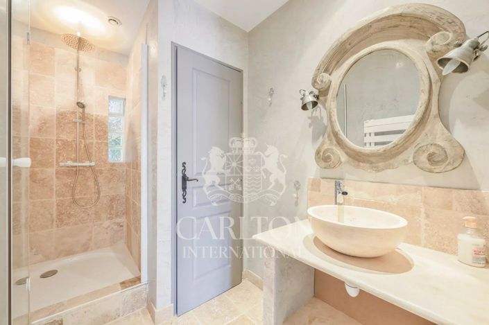 Image No.36-6 Bed House for sale