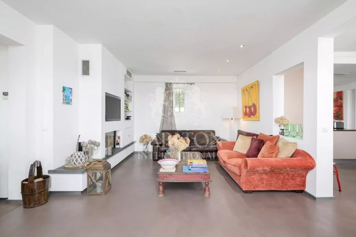 Image No.12-4 Bed House for sale