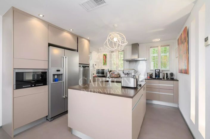 Image No.8-4 Bed House for sale