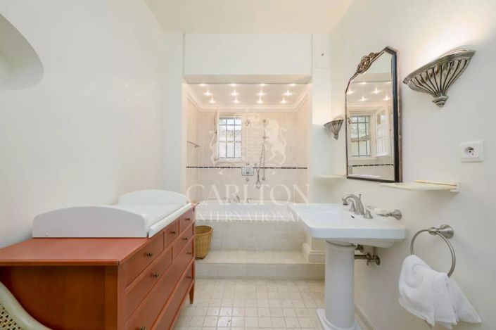 Image No.30-9 Bed House for sale