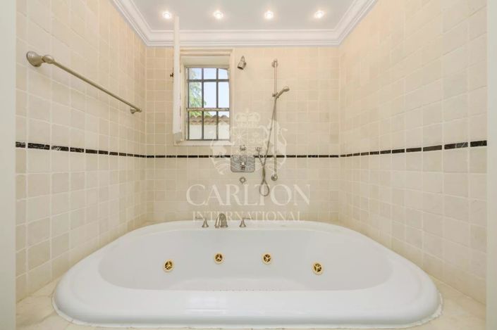 Image No.32-9 Bed House for sale