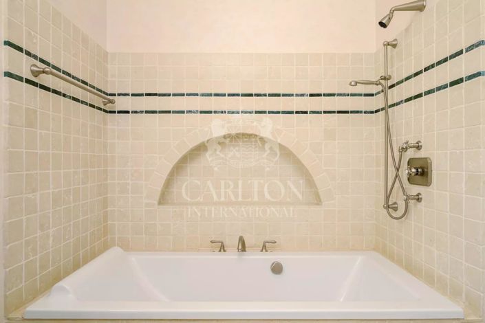 Image No.35-9 Bed House for sale