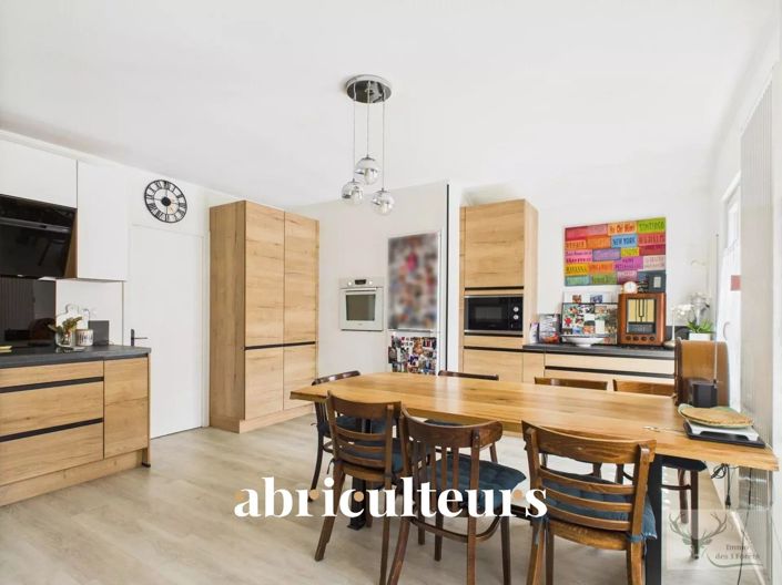 Image No.8-4 Bed House for sale