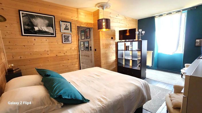 Image No.20-7 Bed House for sale