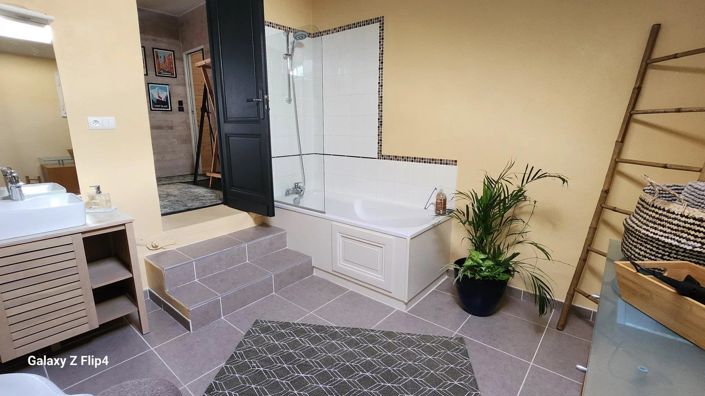 Image No.21-7 Bed House for sale