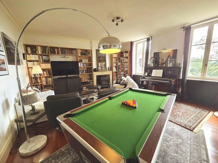 Image No.8-7 Bed House for sale