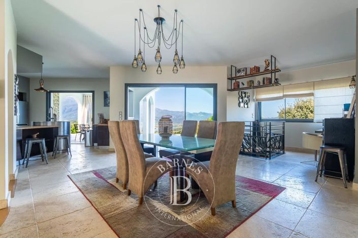 Image No.7-6 Bed House for sale