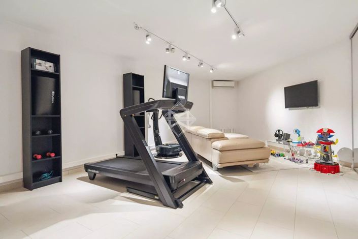 Image No.11-5 Bed House for sale