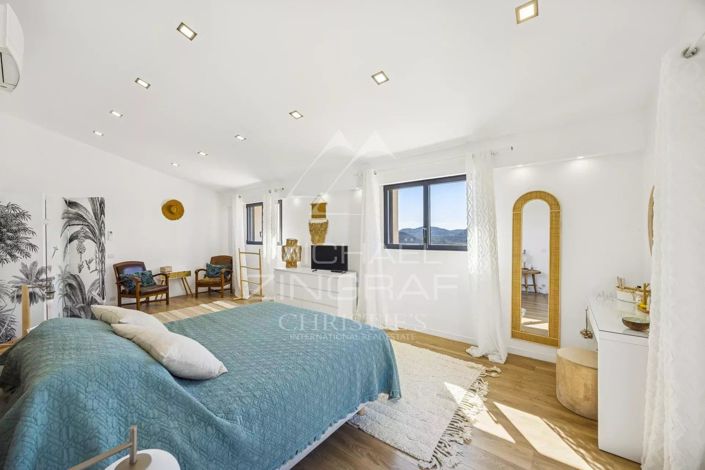 Image No.9-6 Bed House for sale