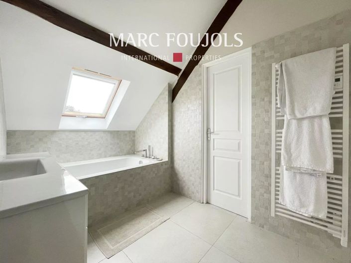 Image No.18-8 Bed House for sale