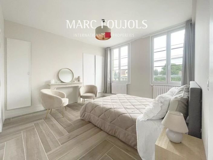 Image No.8-8 Bed House for sale