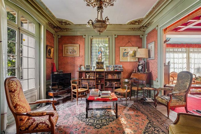 Image No.1-5 Bed House for sale