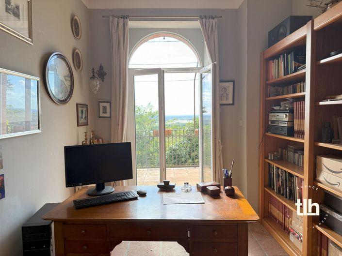 Image No.4-5 Bed House for sale