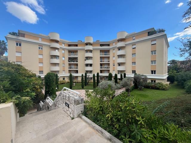 Image No.12-2 Bed House for sale